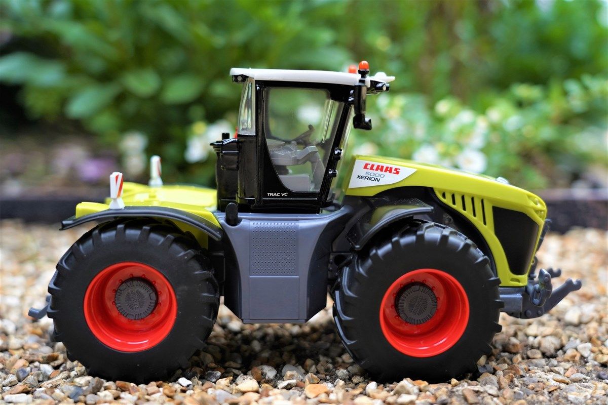 Britains Claas Xerion 5000 - 1:32 - Traktor