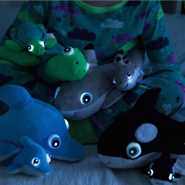 Sovebamse m. lys i øjnene - Spækhugger -14 cm